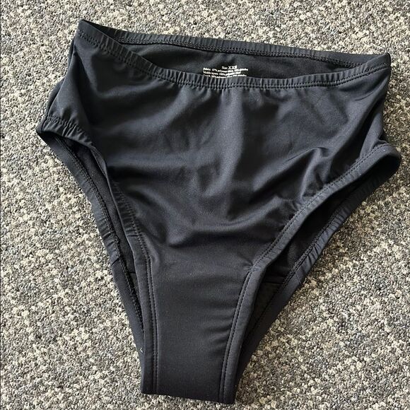 Stylish Black Bikini Bottom - Picture 1 of 3